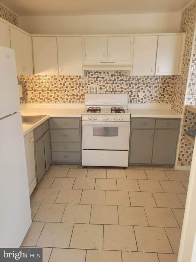 Foto del edificio - 8830 Piney Branch Rd