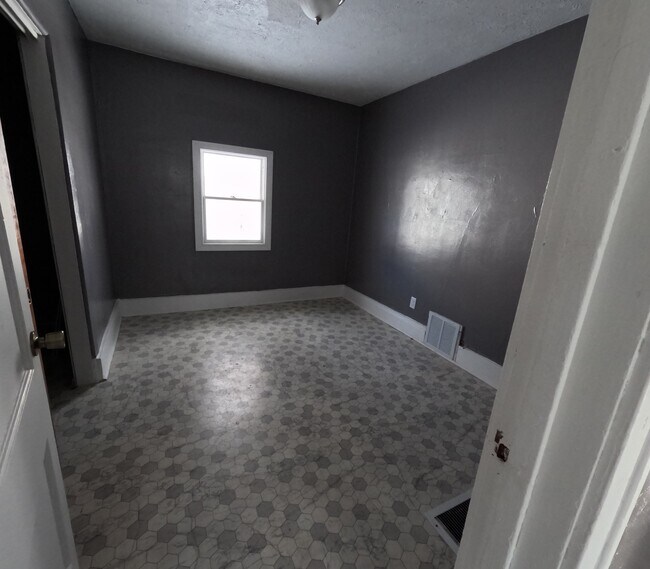 Building Photo - 1349 N Adams St