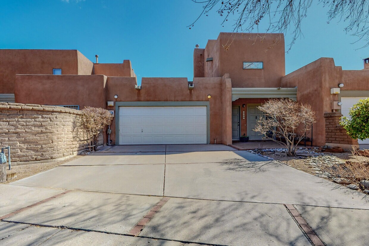 Primary Photo - 2116 Paseo Del Prado NW