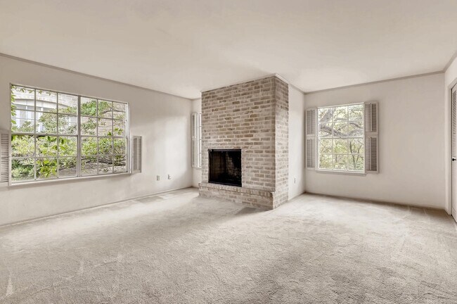 Building Photo - 5411 N New Braunfels Ave