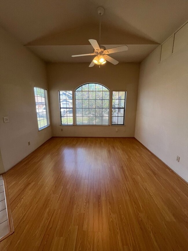 Building Photo - 3Br/2Ba/ 1543SF Single Story Home.  Tenant...