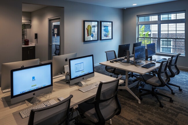 Building Photo - The Reserve Apartments