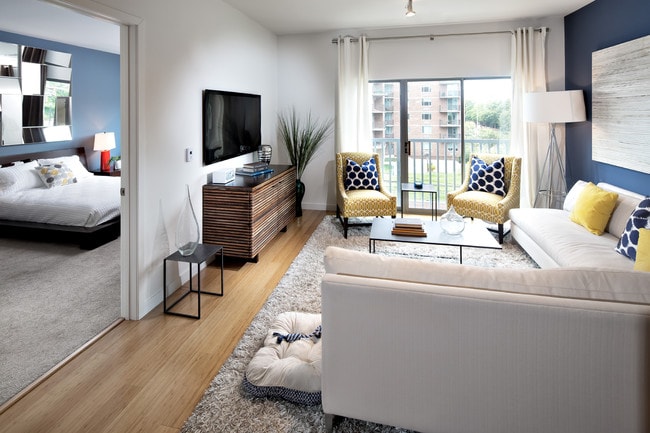 Photo - Parallel 41 Apartments