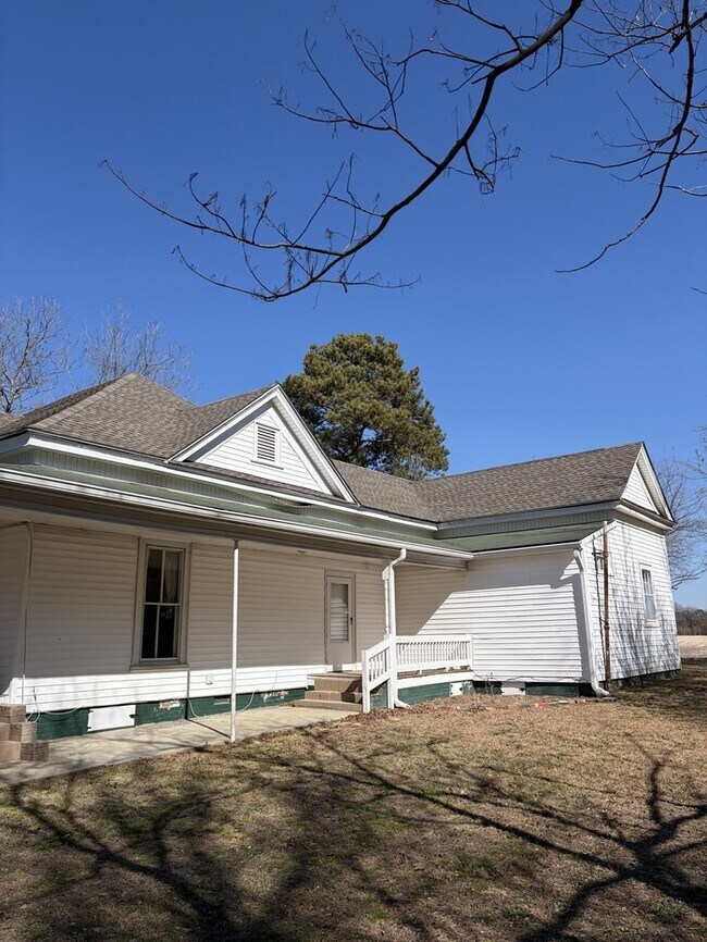 Foto del edificio - 411 Latham Ln