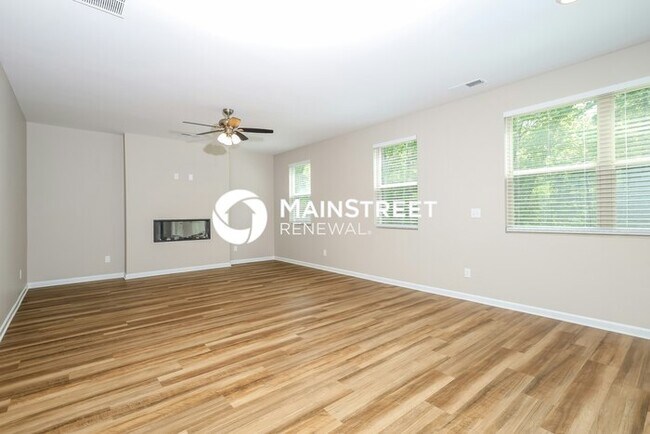 Foto del edificio - 4 Bedroom Pet-Friendly Home in Locust Grove, GA with Main Street Renewal