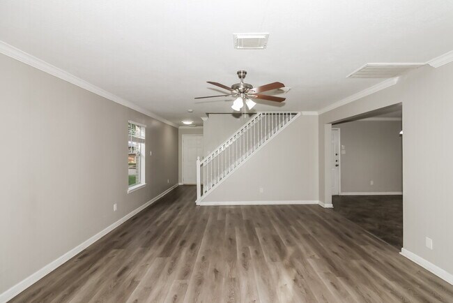 Foto del edificio - 3615 Rolling Springs Ln