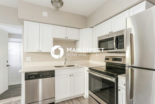 Building Photo - 4 Bedroom Pet-Friendly Home in St Petersbu...