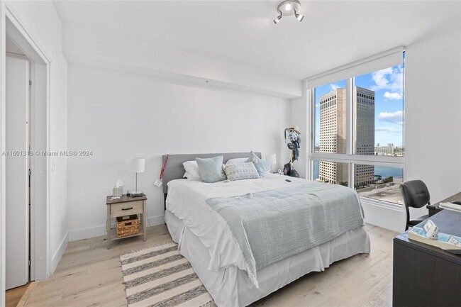 Building Photo - 300 S Biscayne Blvd