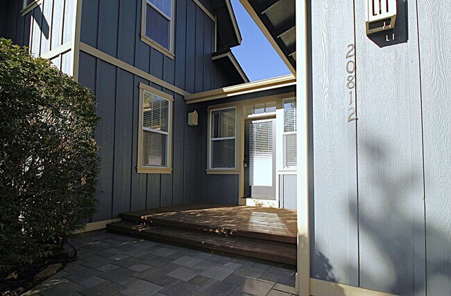 Building Photo - Charming 3-Bedroom Home in NE Bend – Close...