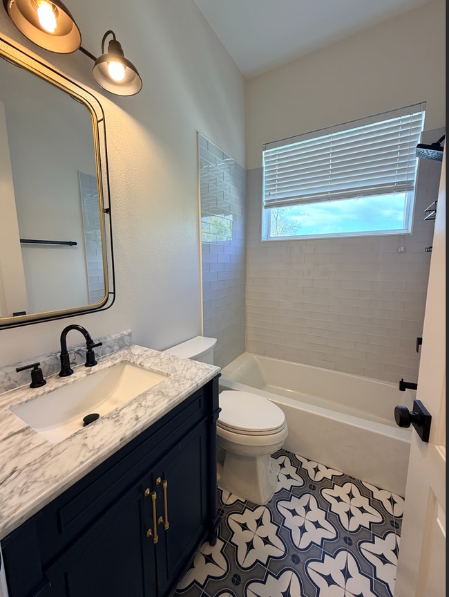 Building Photo - 3006 W Heiter St