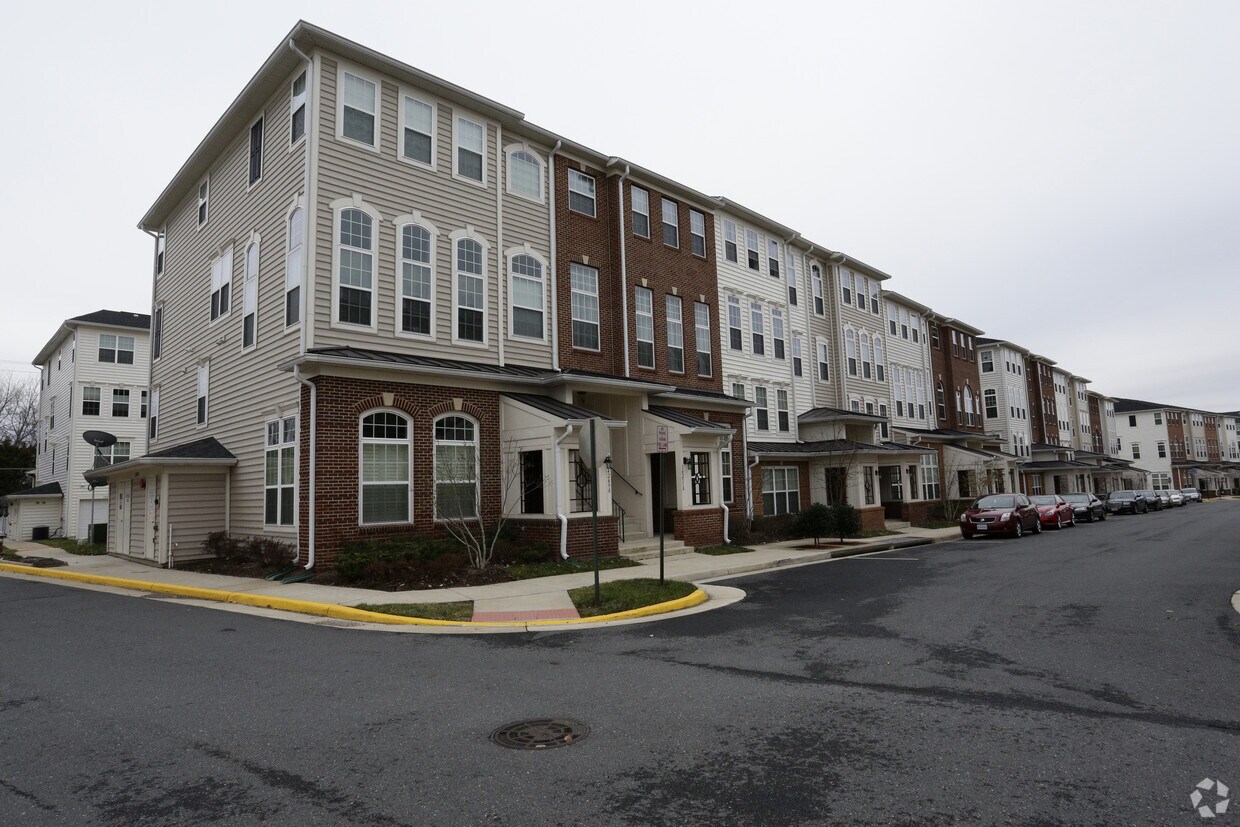 Centreville Crossing Apartments in Centreville, VA