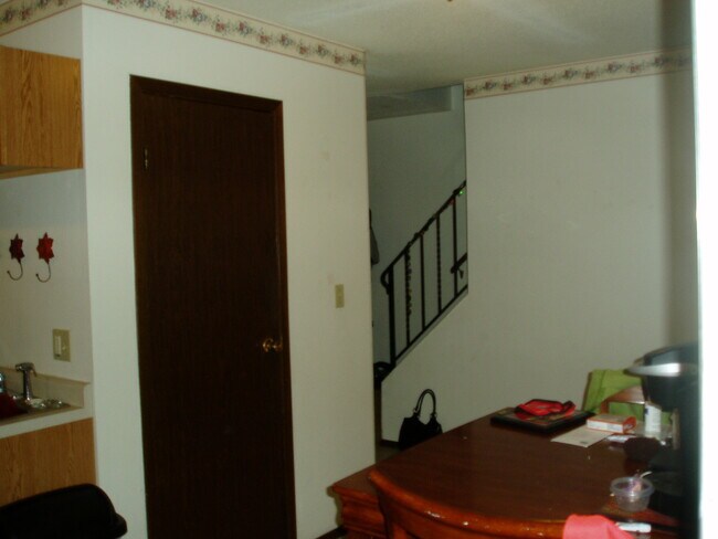 Foto del edificio - 3420 Harcourt Dr