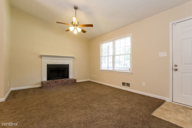 Building Photo - 2640 Montego Dr
