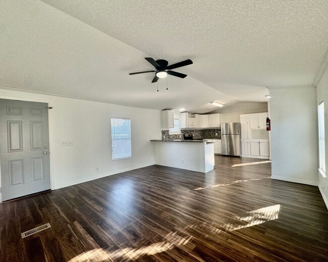 Photo - 1007 Spooner St Apartment