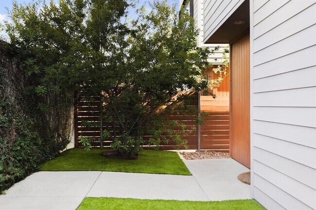 Foto del edificio - 4020 Airport Blvd