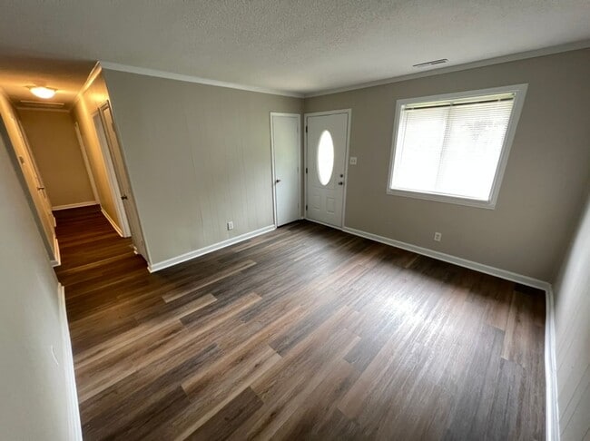 Building Photo - Three Bedroom Ranch Home