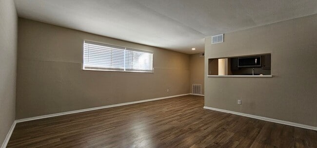 Building Photo - Beautiful One bedroom/one Bath apartment