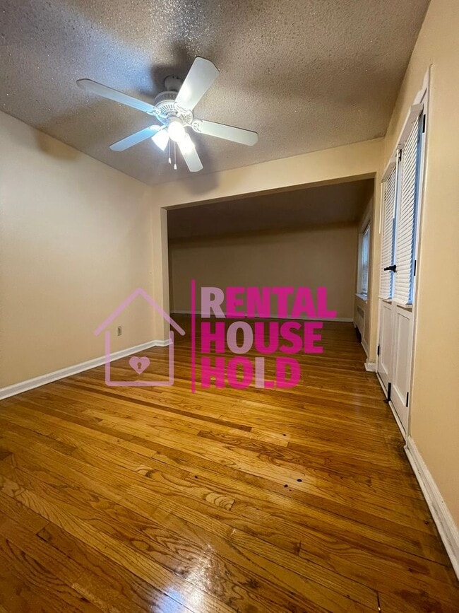 Building Photo - 2 Bedroom 1 Bath Condo-Security Deposit Sl...