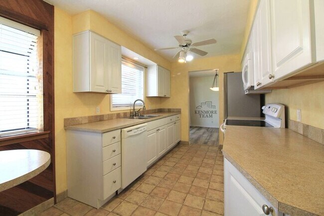 Foto del edificio - 1610 N Young St
