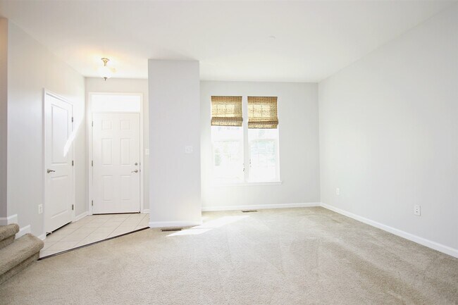 Building Photo - 476 Rolkin Rd