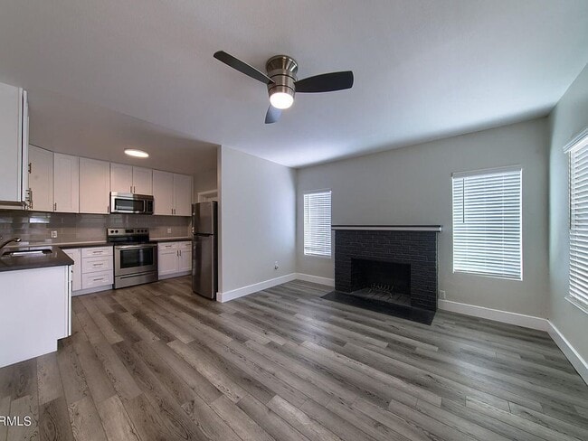 Foto del edificio - 908 E Pasadena Ave