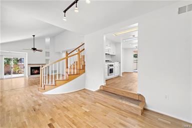 Foto del edificio - 1587 Catalina St