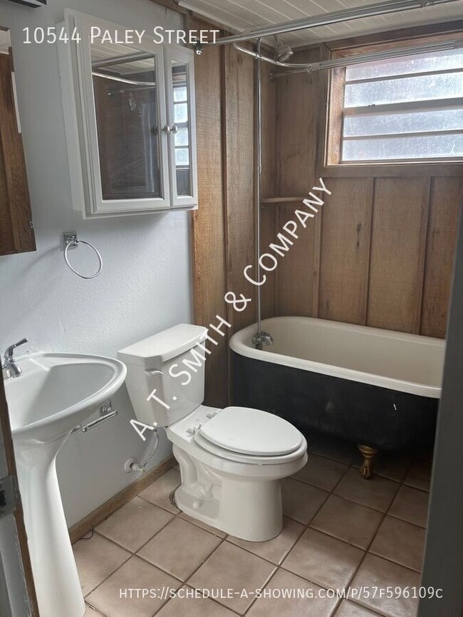 Foto del edificio - 10544 Paley St