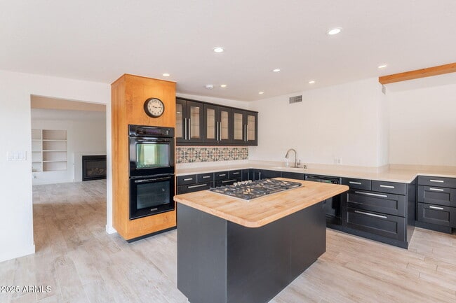 Foto del edificio - 7024 E Orange Blossom Ln