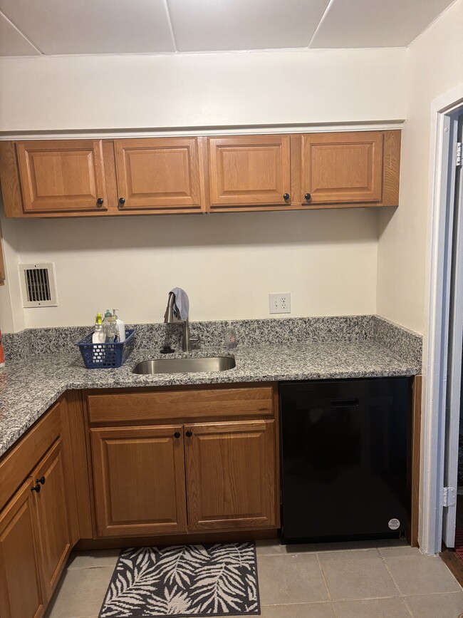 Granite Counter & DW - 2616 Redcoat Dr