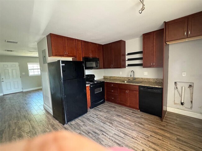 Building Photo - 507 Varsity St