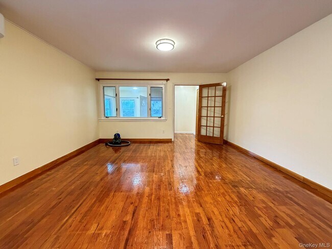 Foto del edificio - 137-02 64th Rd