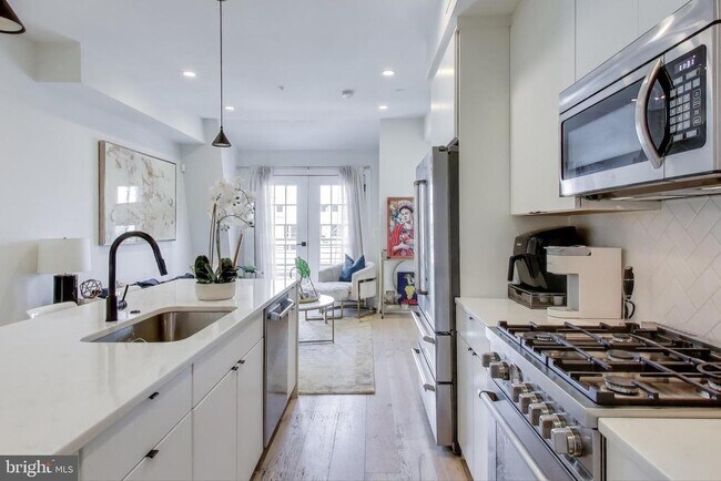 Building Photo - 1011 18th St NE