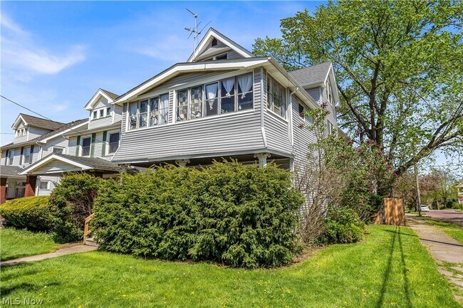 Foto del edificio - 8517 Rosewood Ave