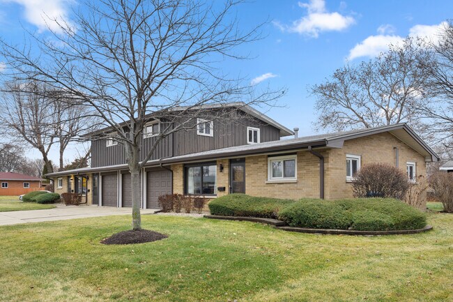 Building Photo - 541 N Edgelawn Dr