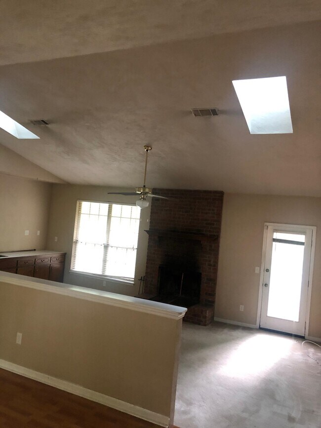 Building Photo - 2226 Tanglewood Terrace