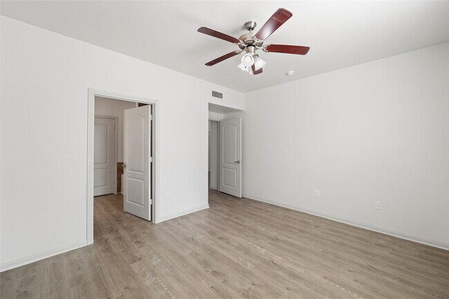 Foto del edificio - 11925 Jones Rd