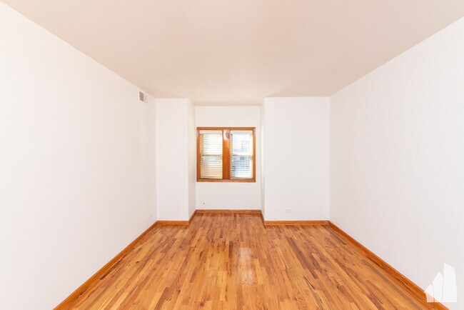 Foto del edificio - Spacious 2B 1.5B unit in Uptown with garag...