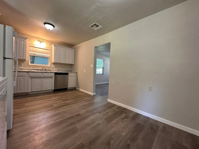 Foto del edificio - 3208 NW 30th St