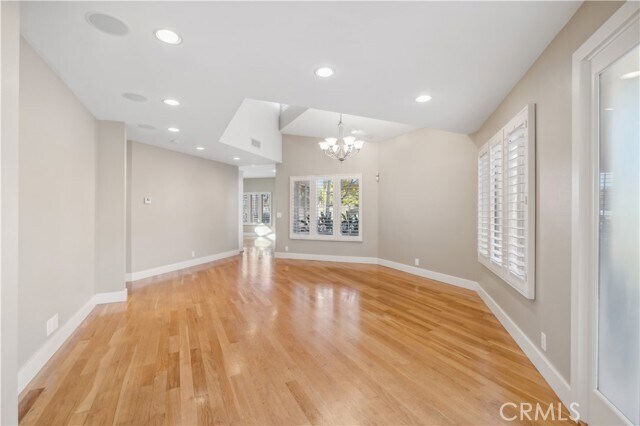 Foto del edificio - 721 Marigold Ave