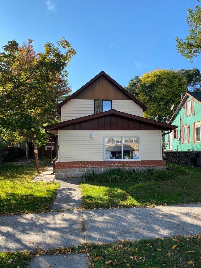 Exterior Front - 819 8th Ave S