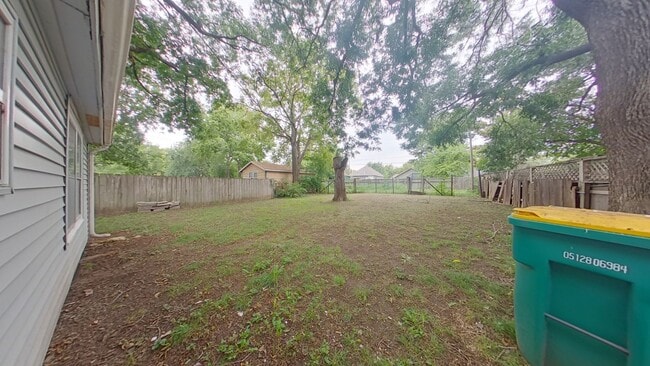 Building Photo - 2 bedroom single level home