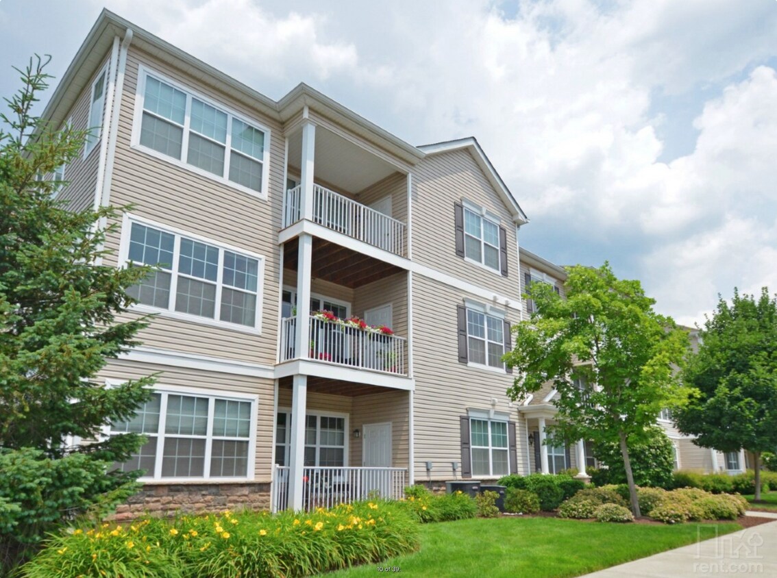 Foto principal - 417 Timberlake Dr