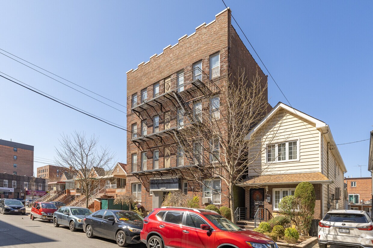 Foto principal - 2276 Homecrest Ave