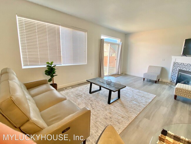 Building Photo - 2 br, 2 bath House - 863 NE Locksley