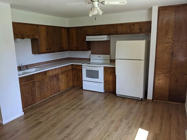 Foto del edificio - 1106 Cypress Dr