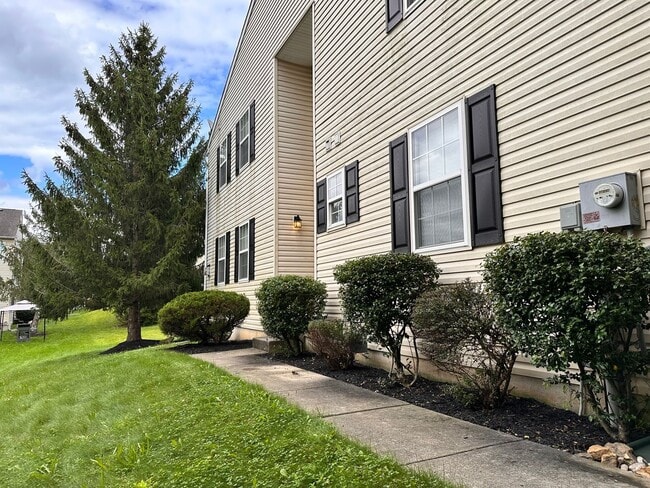 Building Photo - 3685 Clauss Dr