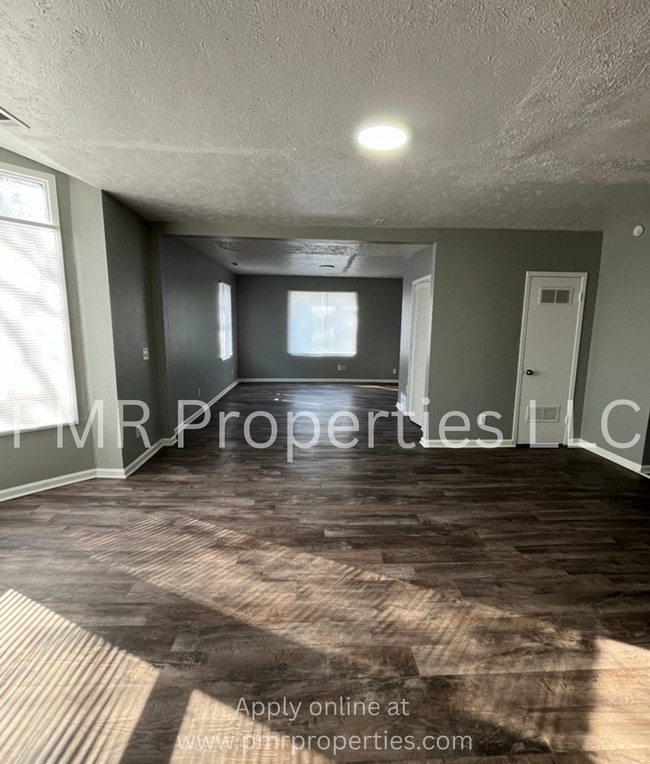 Building Photo - 916 Avenue C