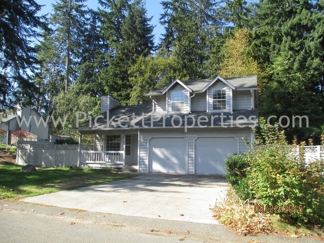Building Photo - Beautiful 3 Bedroom Near Island Lake