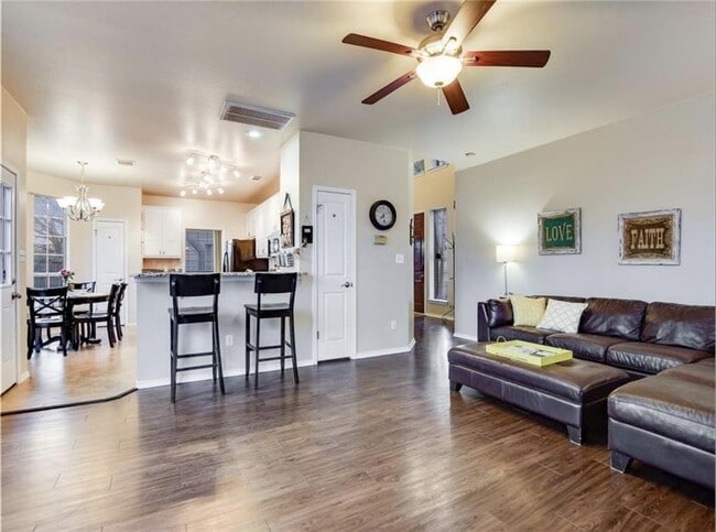 Foto del edificio - 1402 Colby Ln