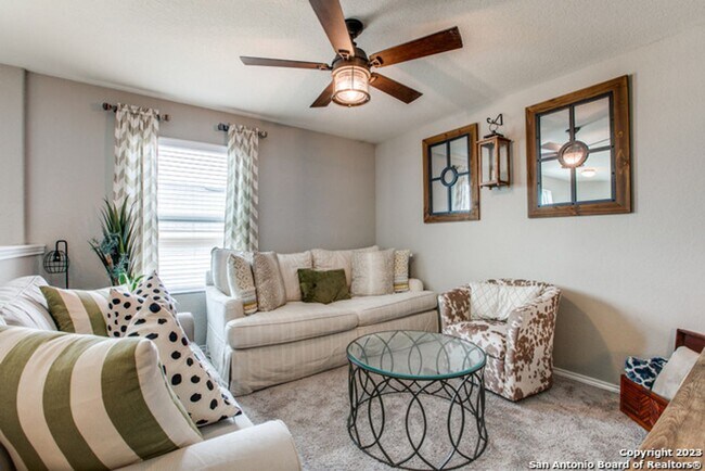 Building Photo - 3 Bedroom 2.5 Bathroom Silver Canyon Subdivision
